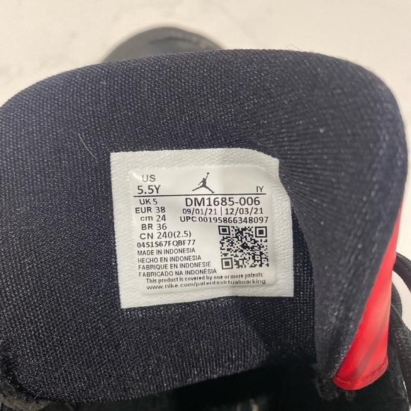 Air Jordan Flight Club '91 Bred Black Patent Sneaker - Picture 4 of 5